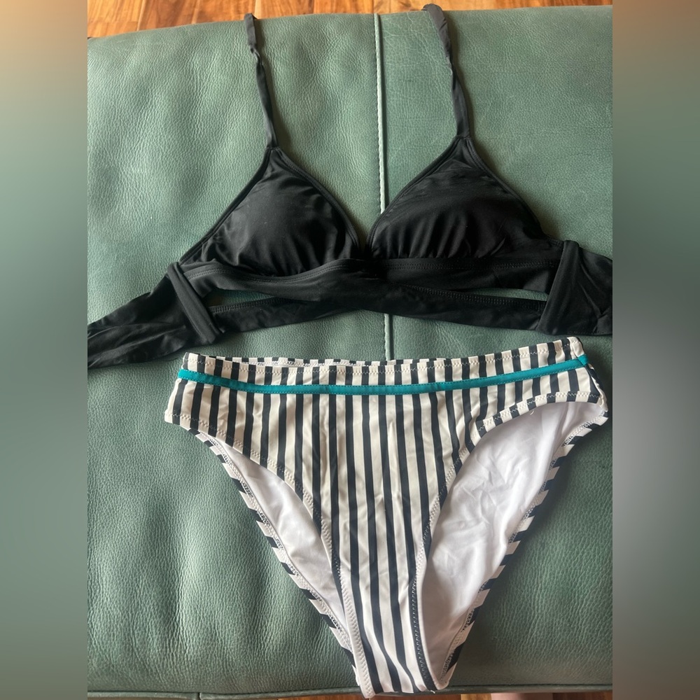 Black and White Striped Women's Bikini Set